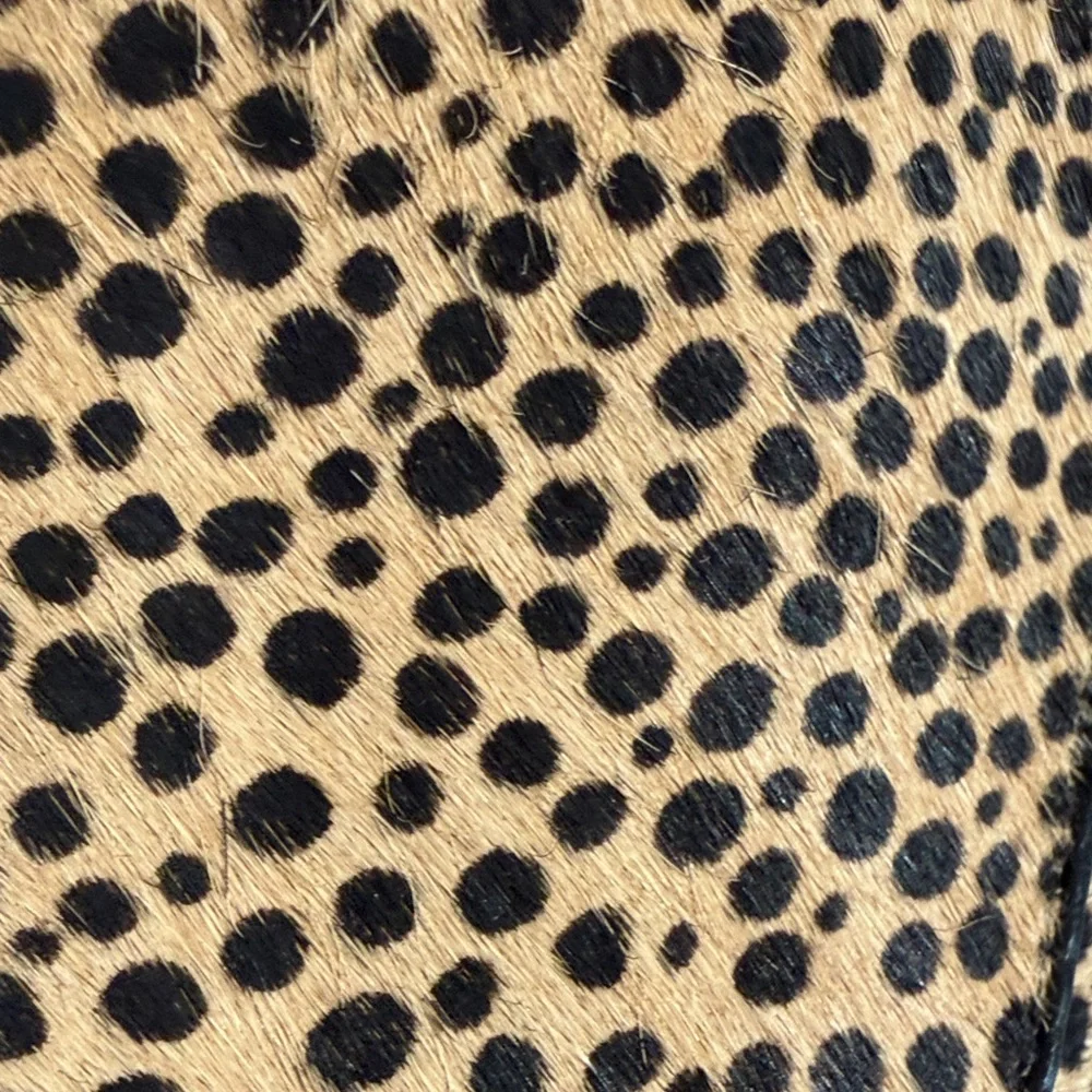 NEW IN BOX me too Leopard-Print Slip-On Calf Hair Flats in Tan and Black-10 - Picture 2 of 11